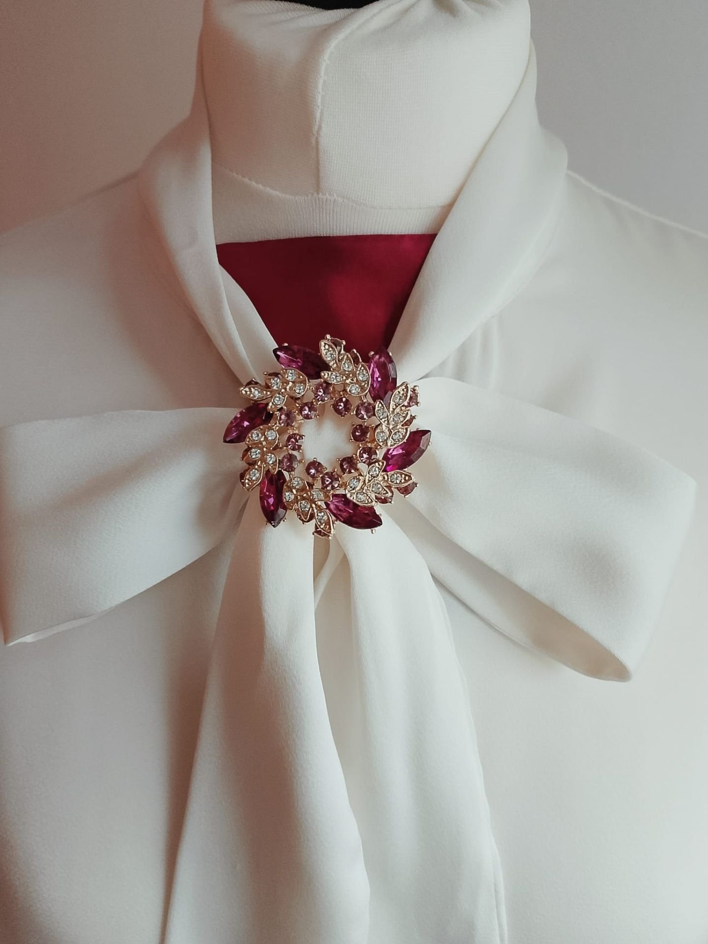 Broszka okrągła korona księżycowy blask Fuksja - 2