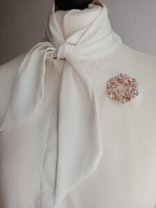 Broszka okrągła korona księżycowy blask white - 4