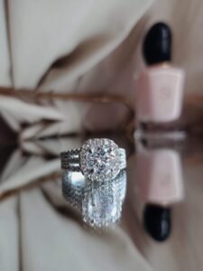 Pierścionek bogato zdobiony kamieniami silver 1