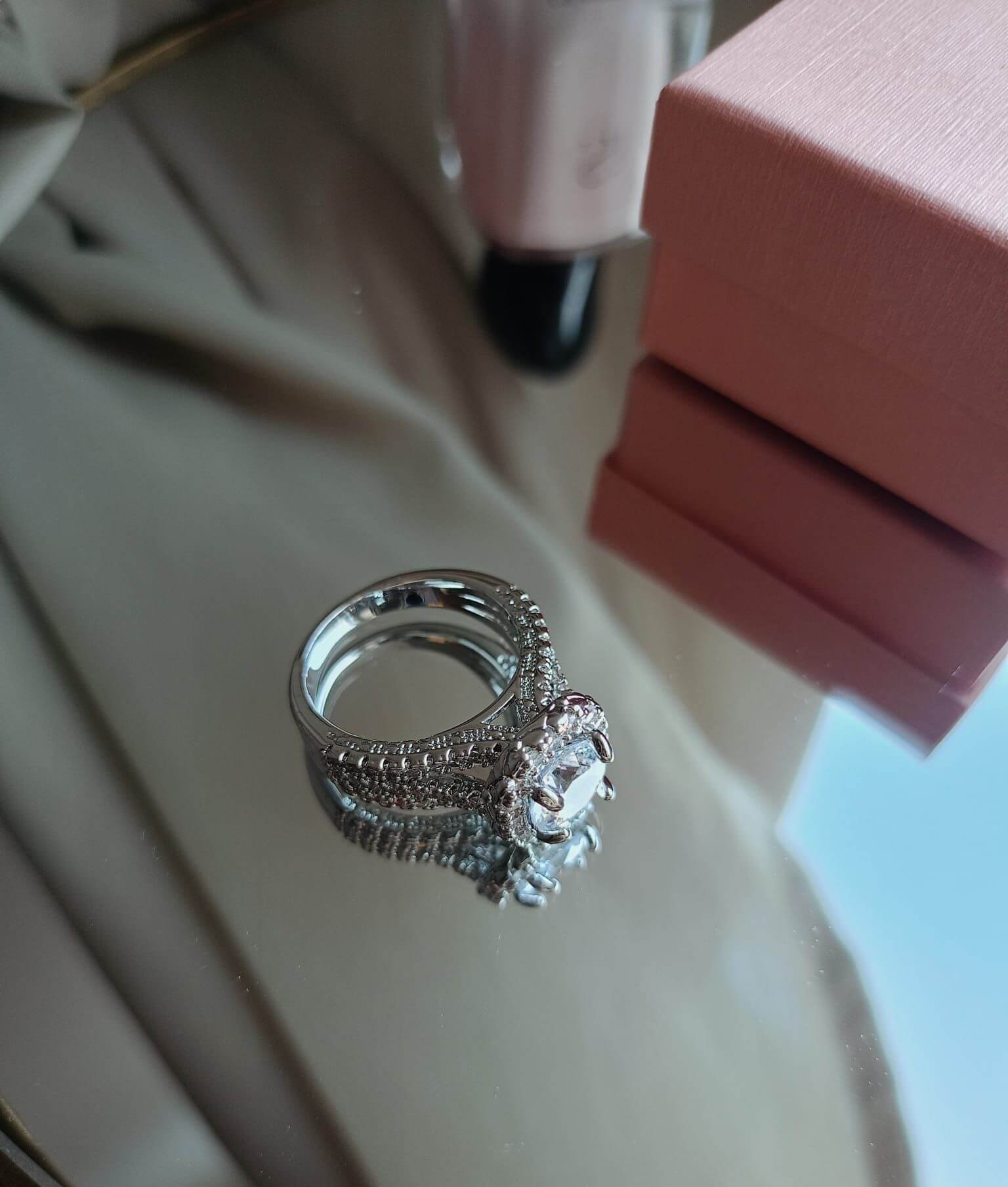 Pierścionek bogato zdobiony kamieniami silver 2