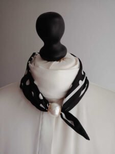 Apaszka damska elegancka – stylowy dodatek na każdą okazję - Czarny-Biały - 1