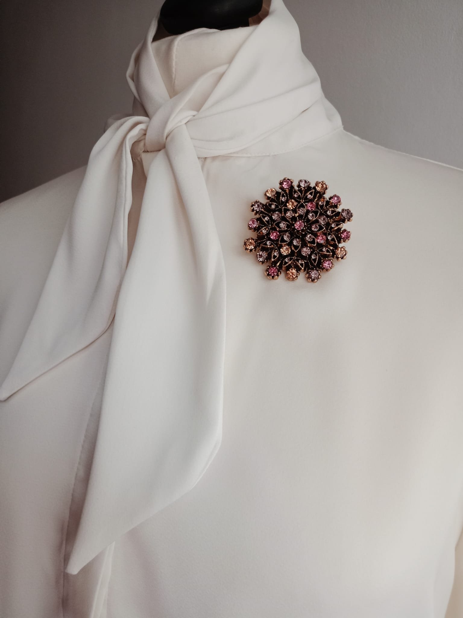 Broszka Kwiat Elegancka Ozdoba do Sukienki - 1