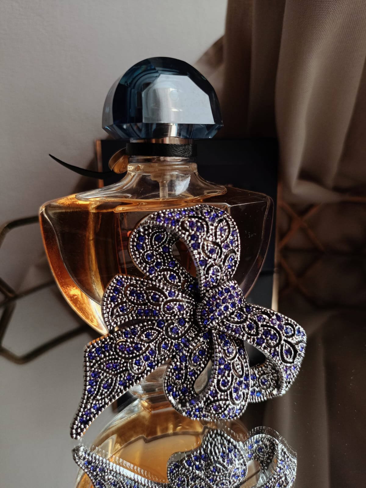 Broszka kokarda z drobnymi kamieniami 3