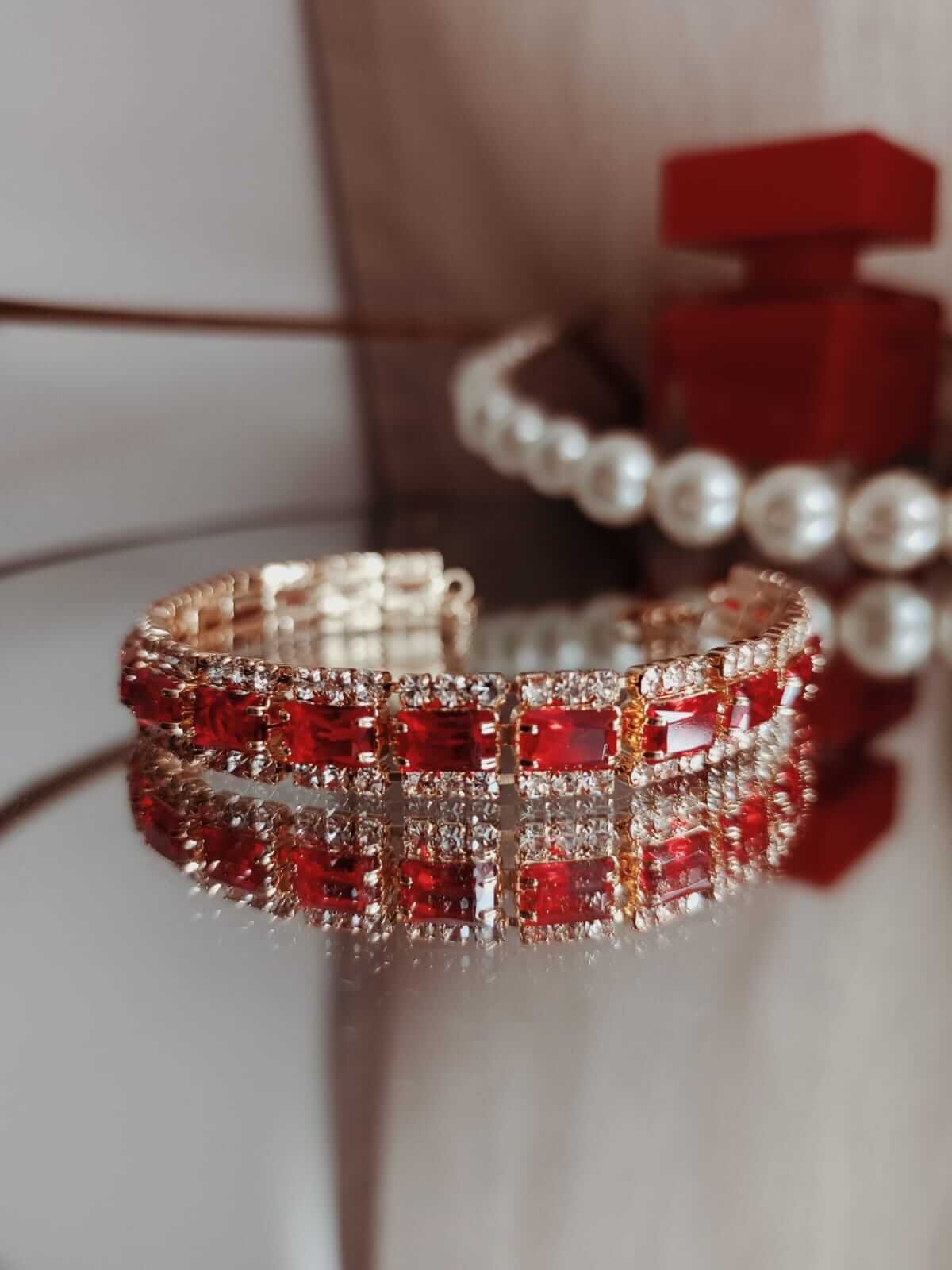 Bransoletka damska – stylowy vintage dodatek na każdą okazję - czerwony - 1