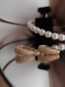 Kolczyki owalne z cyrkoniami – efektowny akcent na specjalne okazje - 1