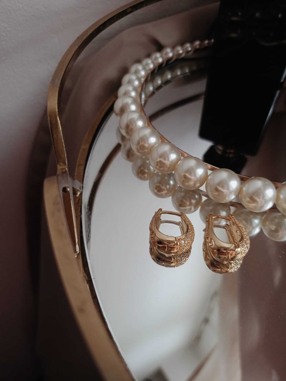 Kolczyki owalne z cyrkoniami – efektowny akcent na specjalne okazje - 3