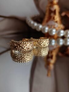 Kolczyki okrągłe – ponadczasowa elegancja i delikatny blask - 1