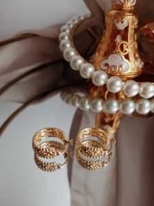 Kolczyki okrągłe – ponadczasowa elegancja i delikatny blask - 2