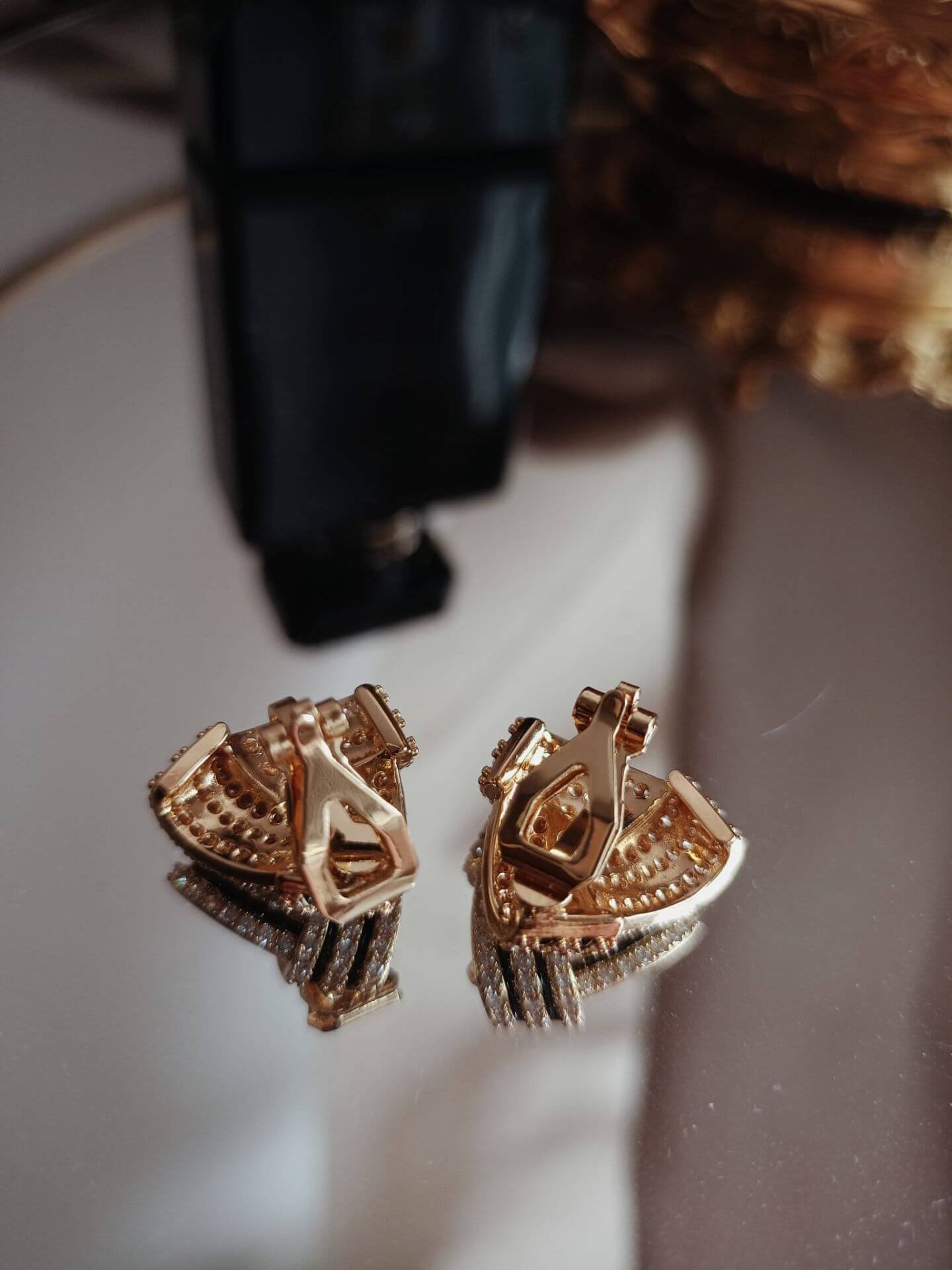 Kolczyki trójkątne – nowoczesny akcent do każdej stylizacji - złoty - 1