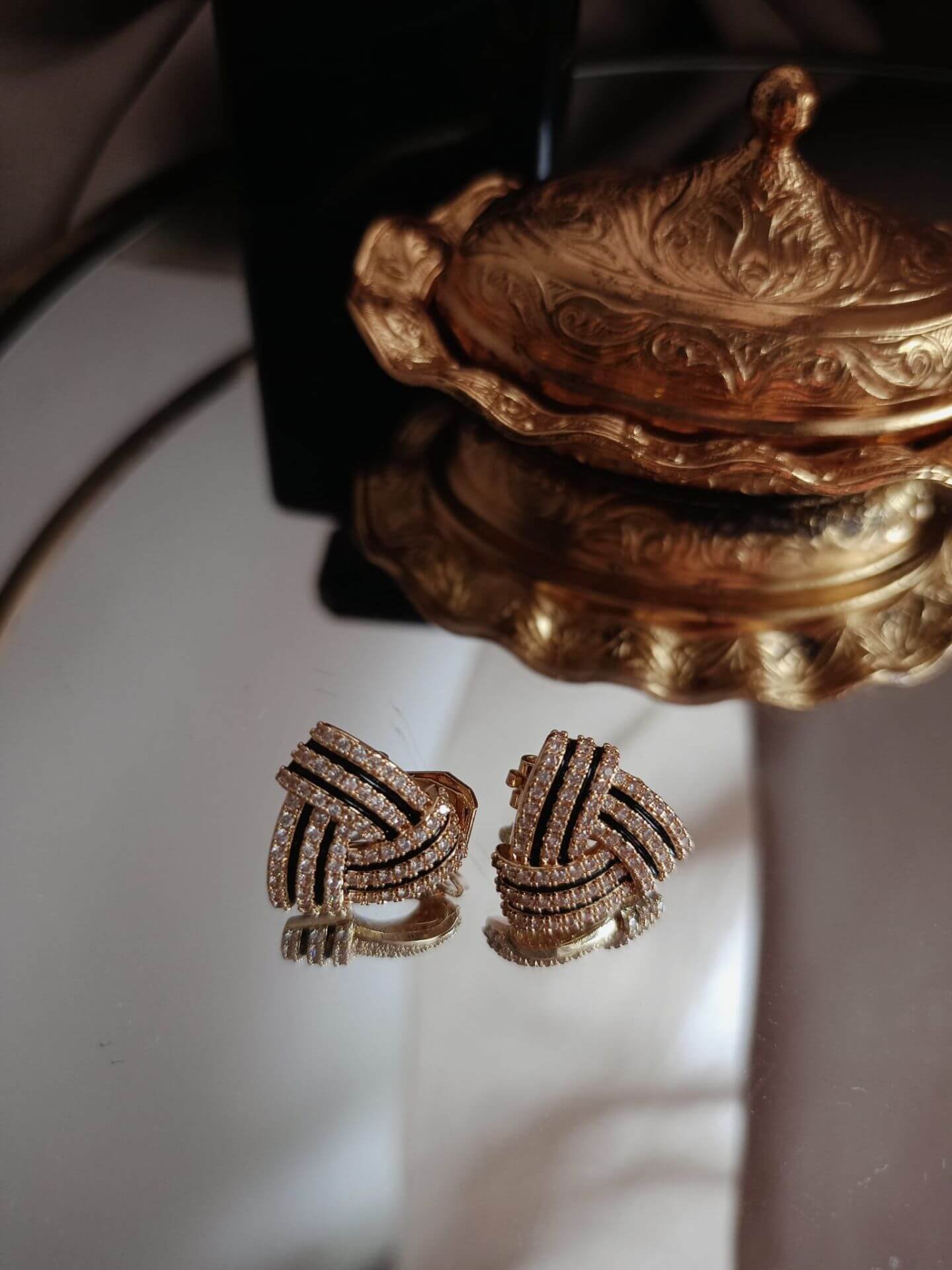 Kolczyki trójkątne – nowoczesny akcent do każdej stylizacji - złoty - 2