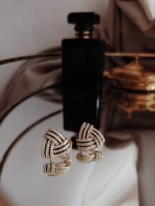 Kolczyki trójkątne – nowoczesny akcent do każdej stylizacji - złoty - 3